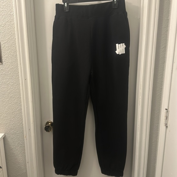 NWOT Men’s Undefeated  logo Sweatpants size M - Picture 4 of 9